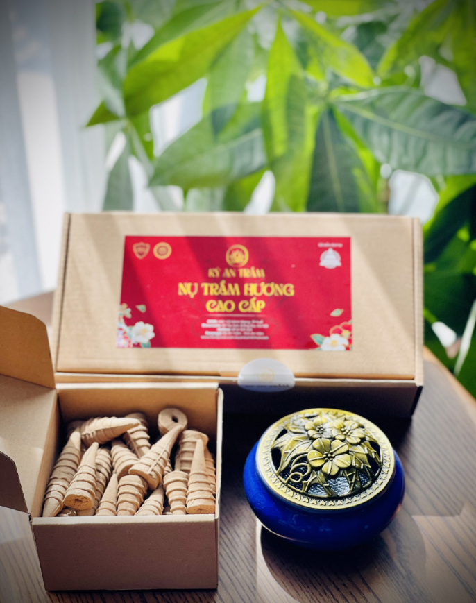 Combo Trầm Hương Cao Cấp Kèm Lư Sứ.png